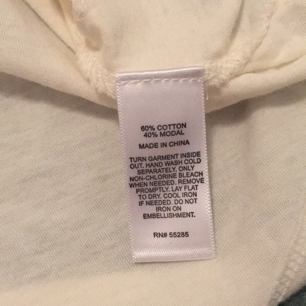 Express medium white tank with sequin design - Picture 4 of 5